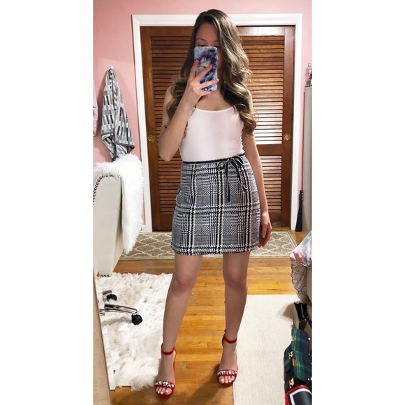 💋SALE! LAST ONE “Classy Lady" Mini Skirt - Picture 5 of 7